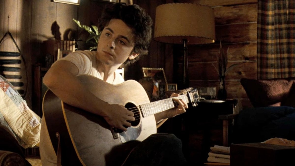 A Complete Unknown: Timothée Chalamet si è isolato sul set per immergersi meglio nel personaggio di Bob Dylan