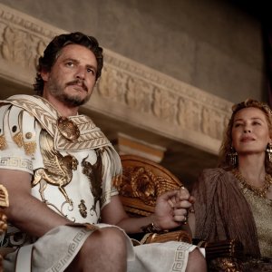 Il Gladiatore 2: Pedro Pascal e Connie Nielsen in una foto