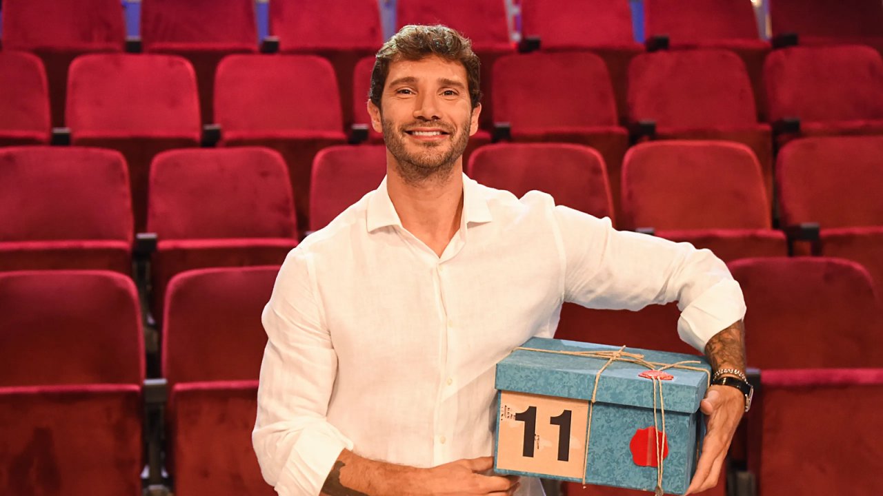 Stefano De Martino conduce Affari Tuoi, con grande successo, da settembre