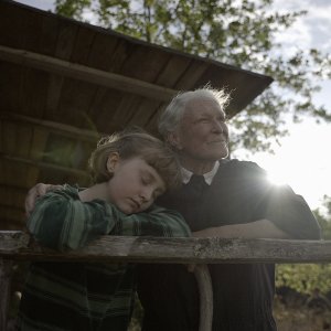 The Summer Book: Glenn Close con Emily Matthews in una foto