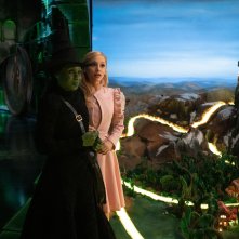 Wicked: Ariana Grande, Cynthia Erivo in una foto