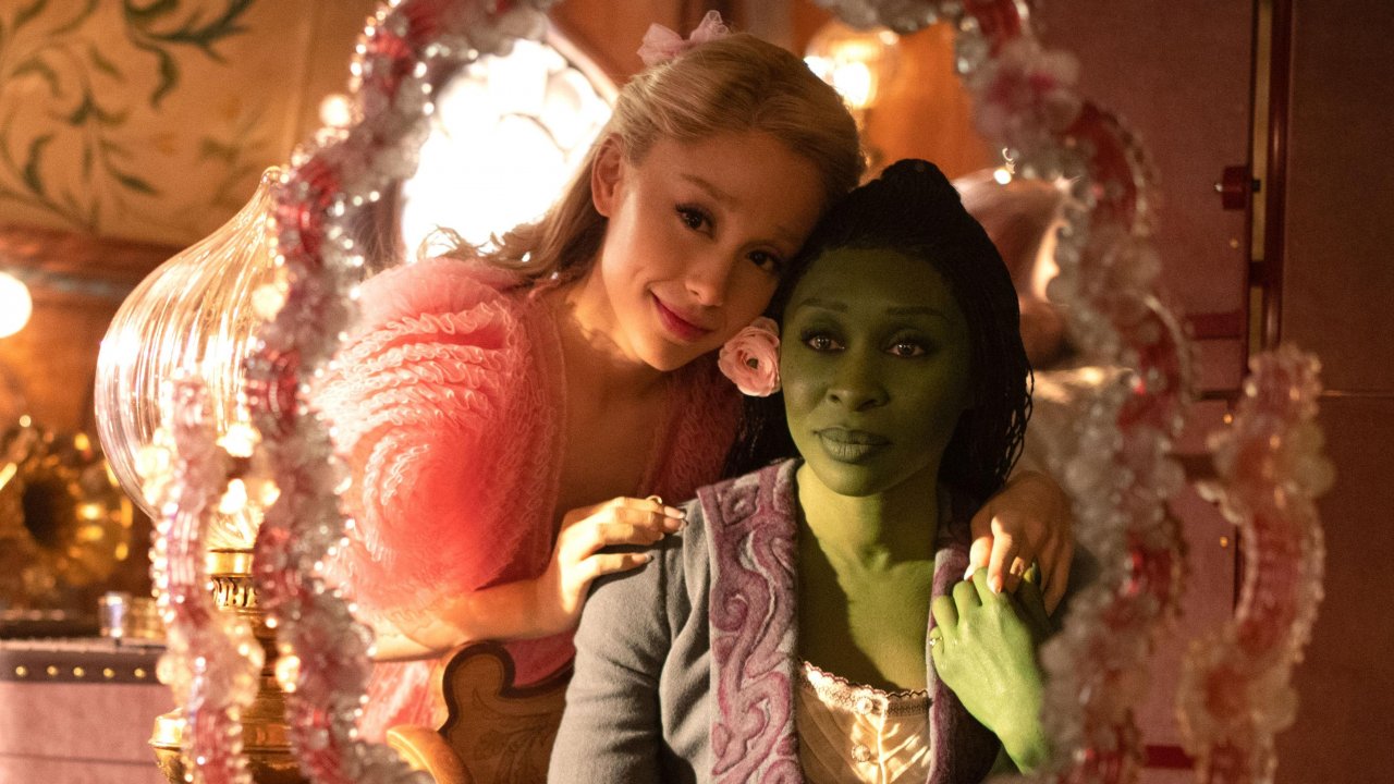 Ariana Grande e Cynthia Erivo in una scena di Wicked