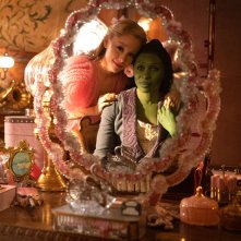 Wicked: Ariana Grande, Cynthia Erivo di fronte allo specchio