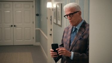 A Man On The Inside Ted Danson Sequenza Serie Tv Netflix