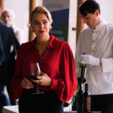 Il corpo: Claudia Gerini in una scena