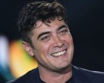 Riccardo Scamarcio: 'La donna deve crescere i figli e pulire la casa', l'ira sui social: 'Fascista buzzurro'