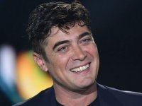 Riccardo Scamarcio: 'La donna deve crescere i figli e pulire la casa', l'ira sui social: 'Fascista buzzurro'