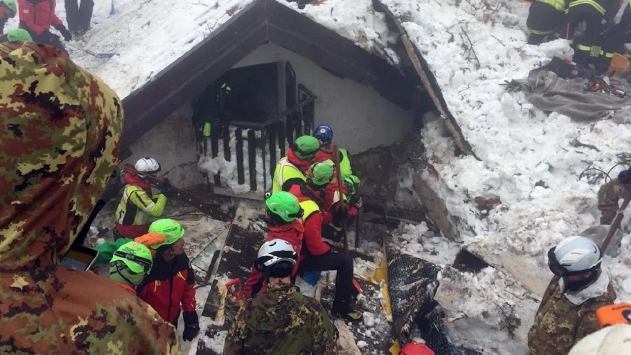 Le immagini dei soccorsi a Rigopiano