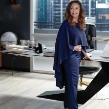 Grey's Anatomy. Debbie Allen in una scena della ventunesima stagione.