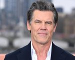 Josh Brolin: 'Una volta John Travolta usò Scientology per guarire Marlon Brando'