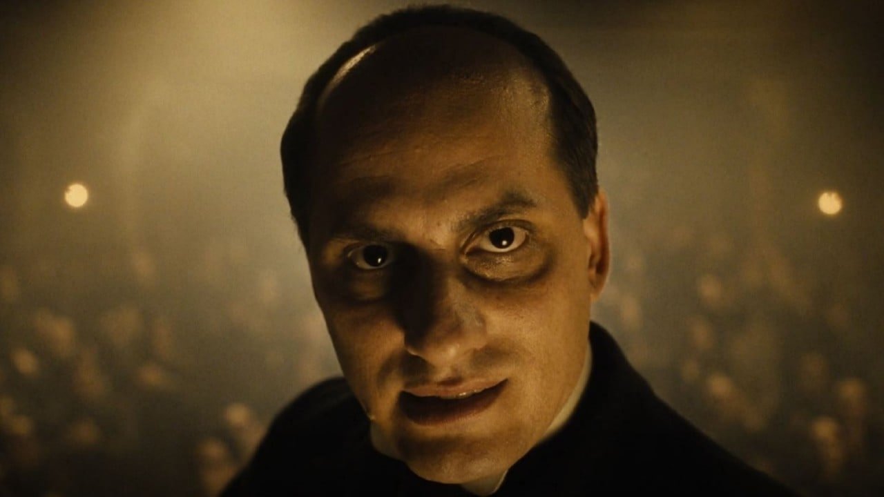 Luca Marinelli è Mussolini nel trailer di M - Il Figlio del Secolo