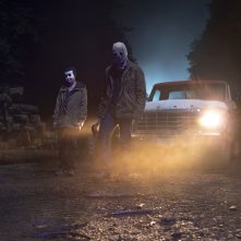 The Strangers: Capitolo 1 - Matus Lajcak, Olivia Kreutzova in una scena