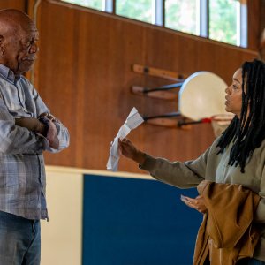 My Dead Friend Zoe: Sonequa Martin-Green, Morgan Freeman in una scena