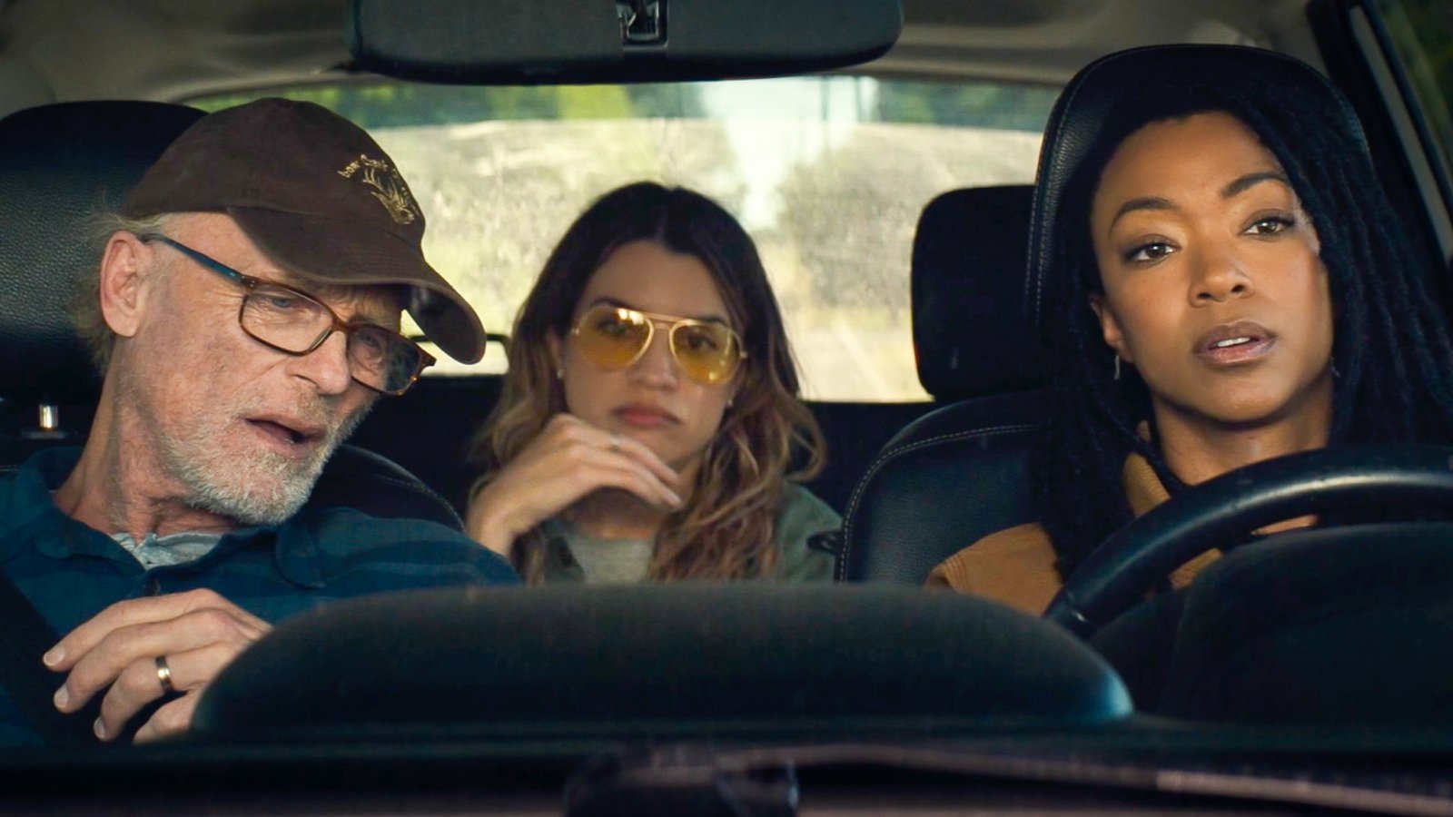 Sonequa Martin-Green in auto con Ed Harris e Natalie Morales
