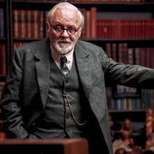Freud - L'ultima analisi: Anthony Hopkins in una scena