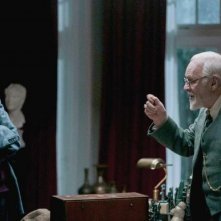 Freud - L'ultima analisi: Matthew Goode con Anthony Hopkins in una sequenza