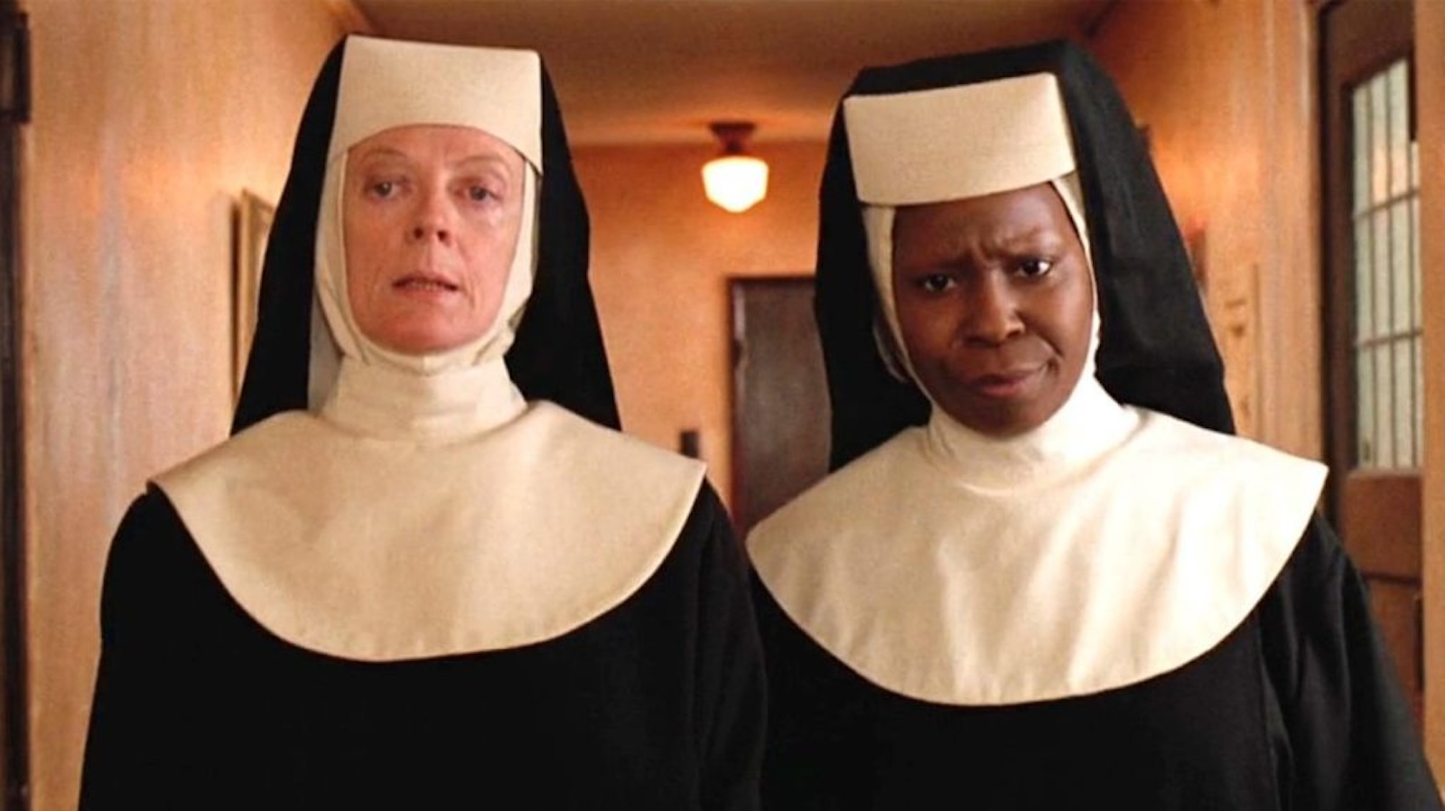 Maggie Smith e Whoopi Goldberg in Sister Act