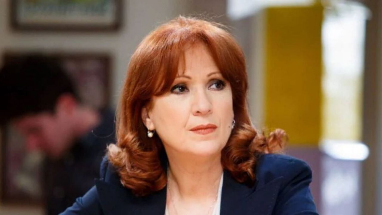 Giulia è interpretata da Marina Tagliaferri