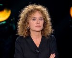 Belve, Valeria Golino provoca Riccardo Scamarcio: 'Il nostro amore non finirà mai? È un bravo attore'
