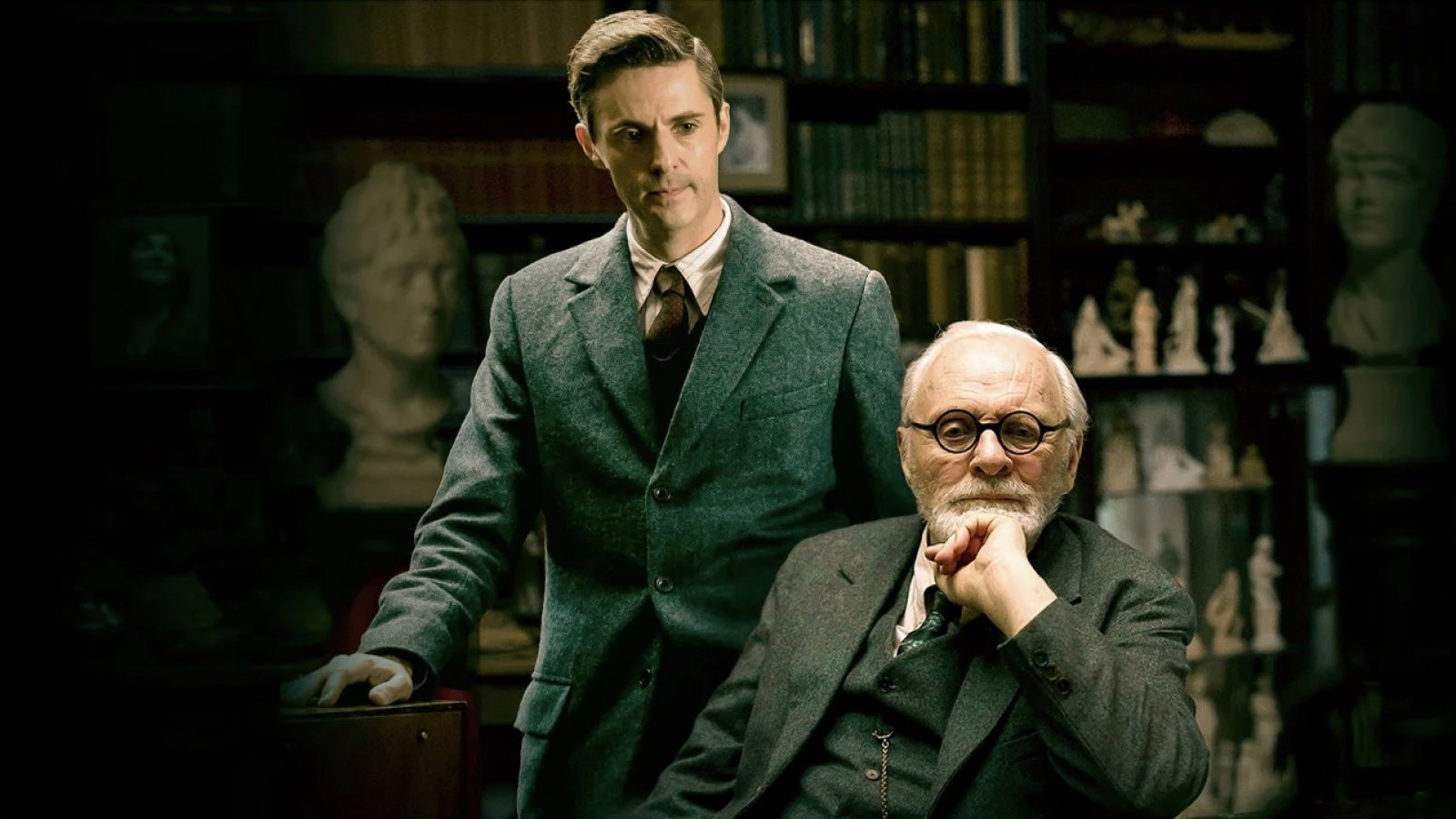 Anthony Hopkins e Matthew Goode in Freud - L'ultima analisi.