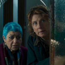 Amichemai: Angela Finocchiaro, Serra Yilmaz in una scena