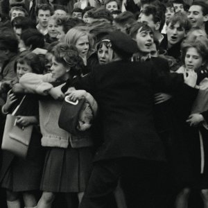 Beatle '64: la folla impazzita celebra l'arrivo dei Beatles negli USA