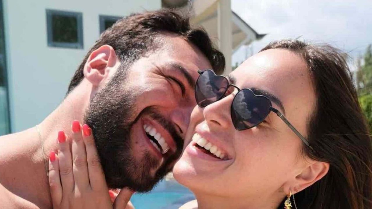 Claudia Dionigi e Lorenzo Riccardi in una foto condivisa sui social