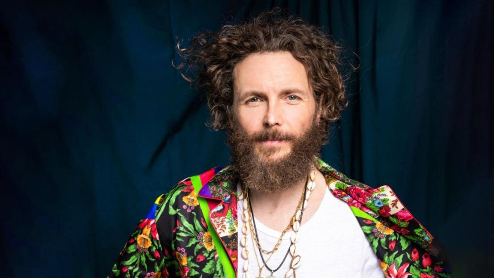 Una foto di Jovanotti che torna che torna in Tv dopo l'incidente