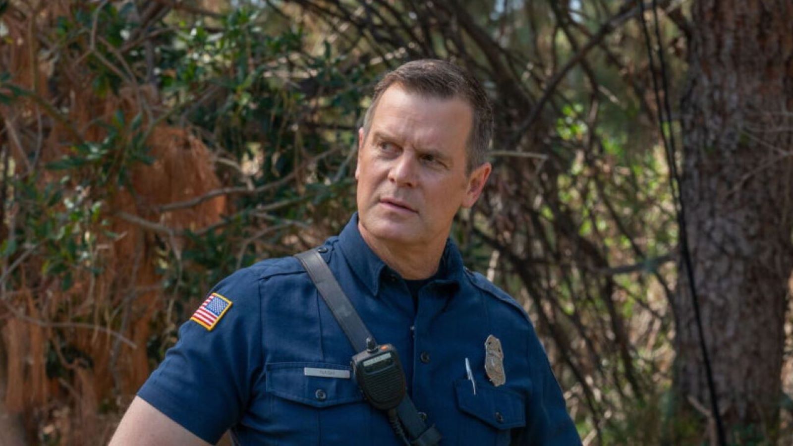 Peter Krause è Bobby Nash in 9-1-1