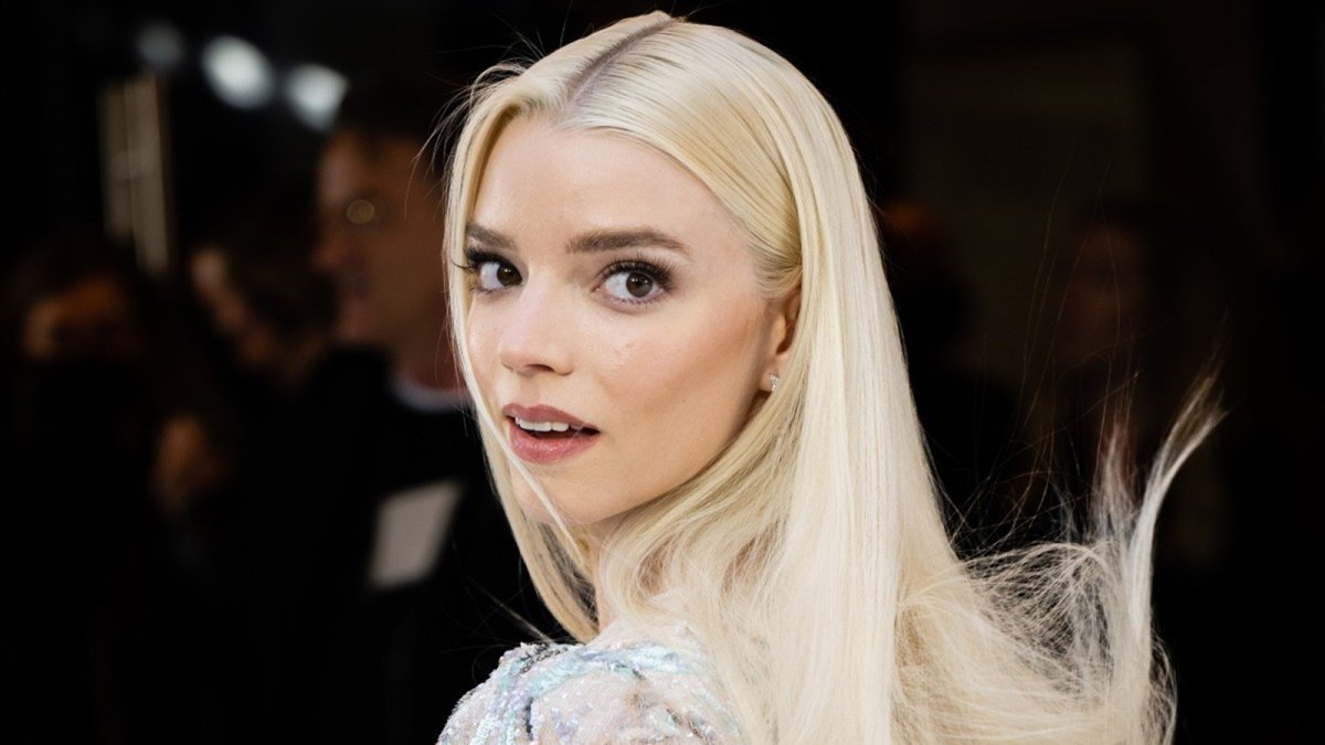 Anya Taylor Joy protagonista della serie Lucky, prodotta da Reese Witherspoon