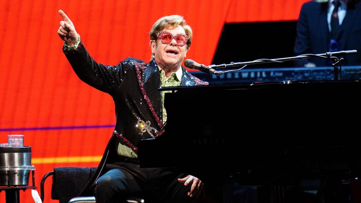 Elton John confessa: "Non vedo più, non sono riuscito a vedere nemmeno il mio ultimo musical"