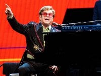 Elton John confessa: 'Non vedo più, non sono riuscito a vedere nemmeno il mio ultimo musical'