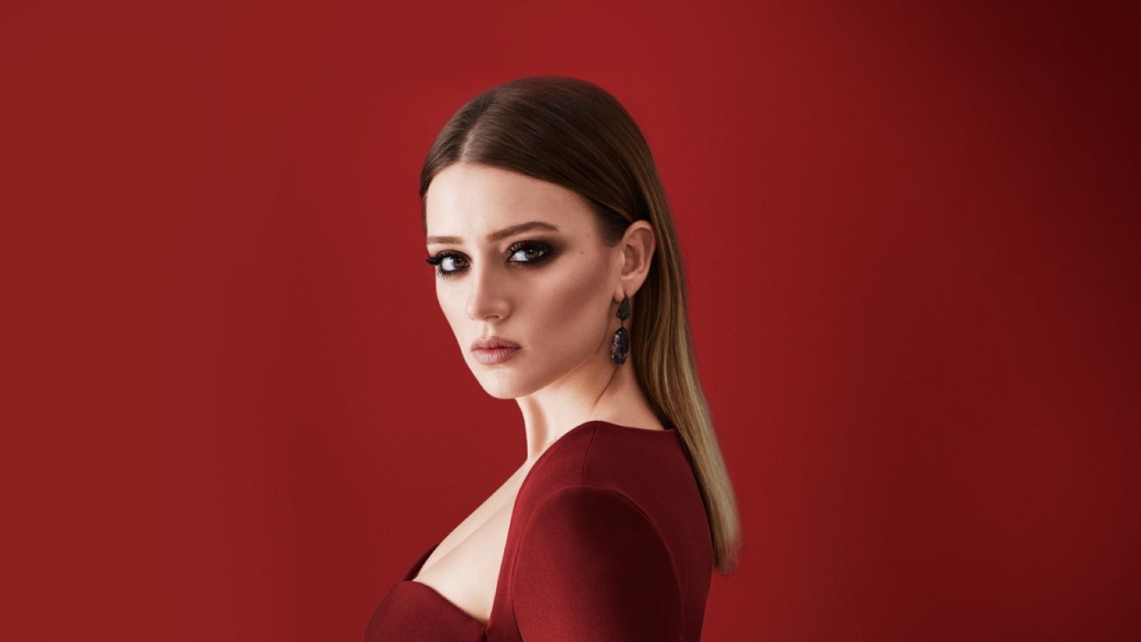 Gizem Karaca è l'attrice che interpreta Mercan