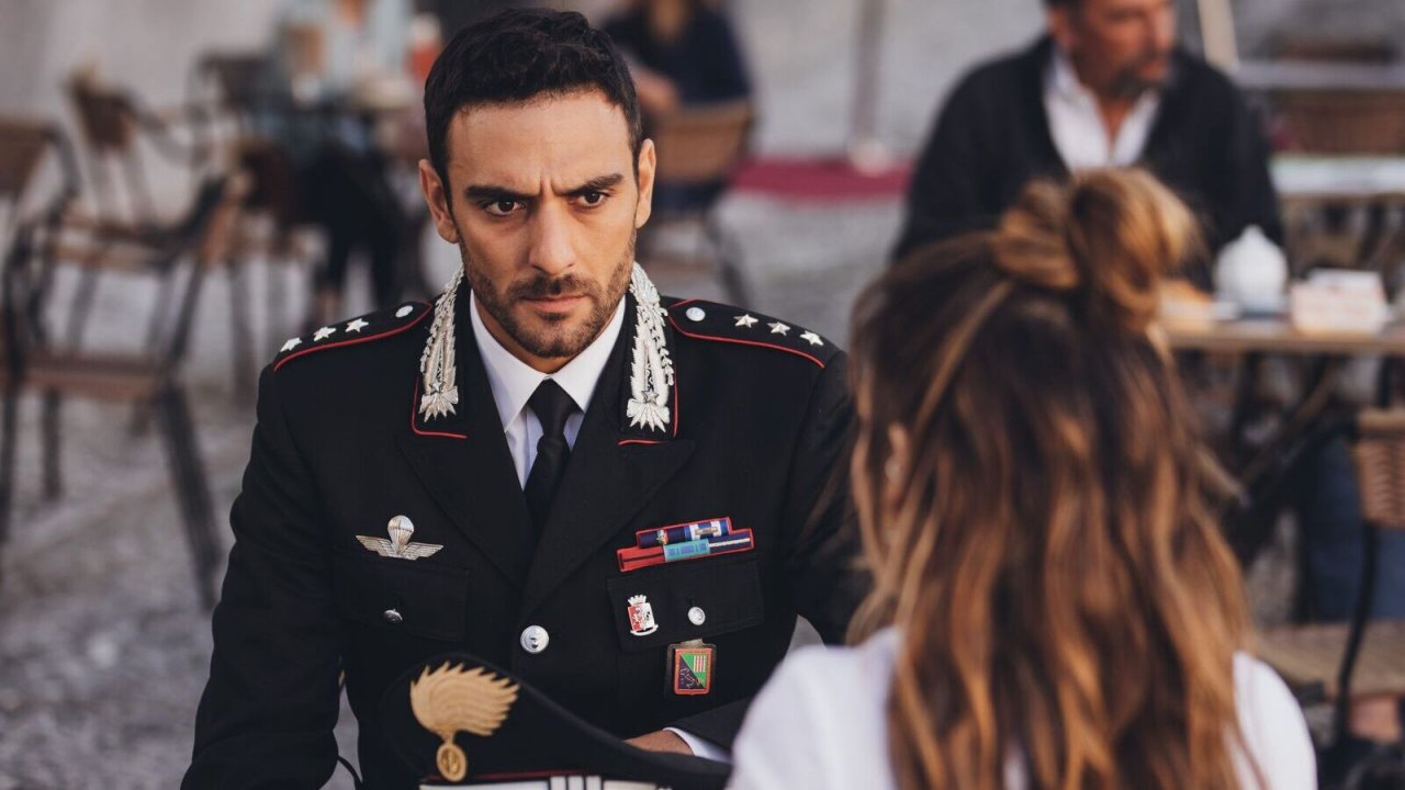 Eugenio Mastrandrea è il Capitano Martini nella stagione 14 di Don Matteo