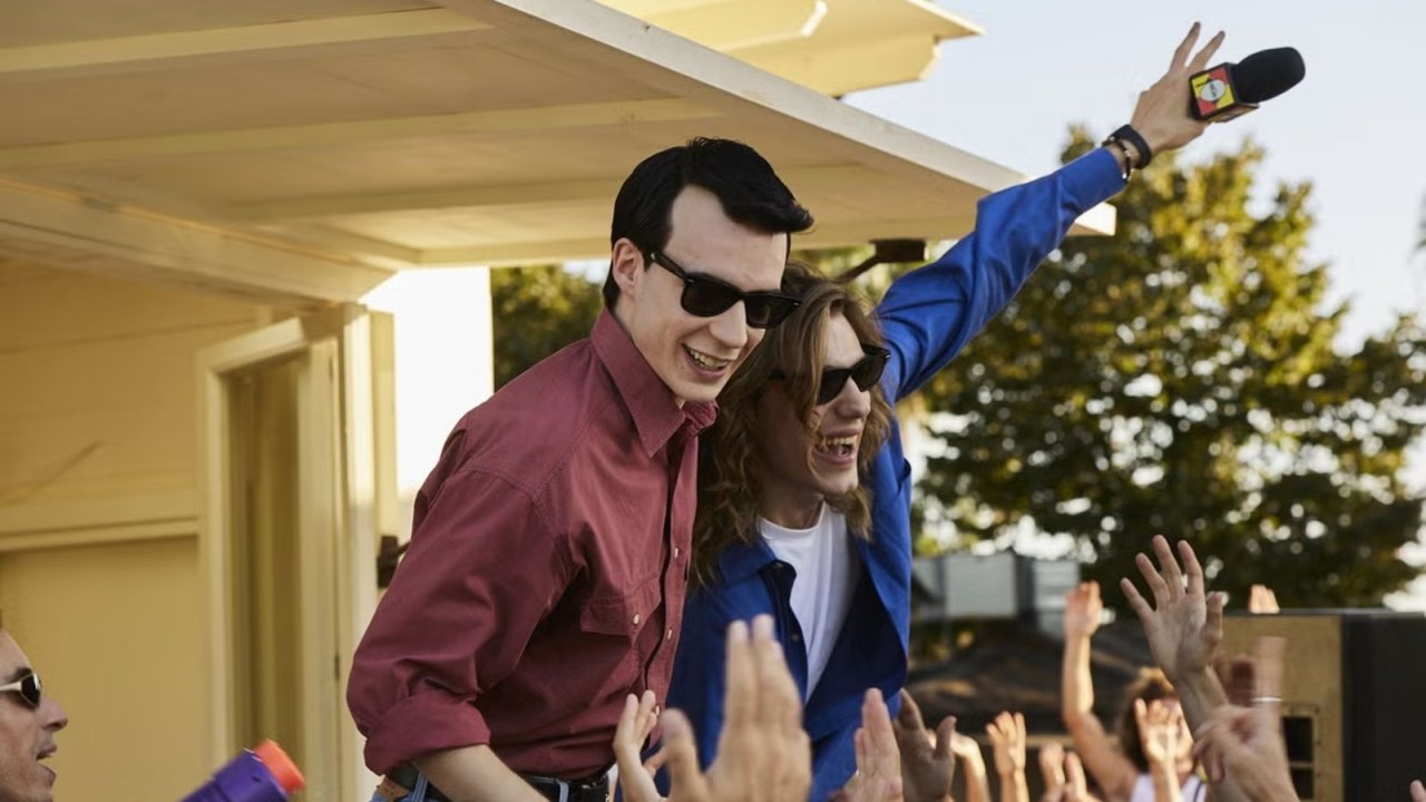 La serie tv sugli 883 è stata il maggior successo di Sky degli ultimi 8 anni