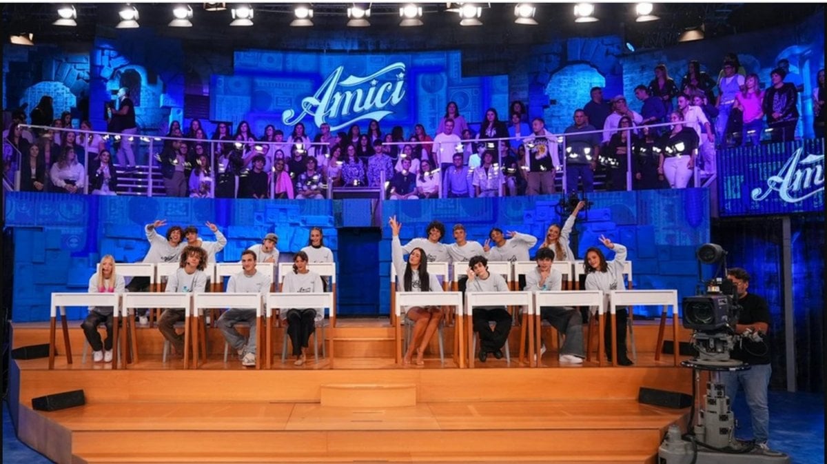 Amici 24, un cantante lascia, ancora scontri su Luk3: le anticipazioni di domenica 8 dicembre