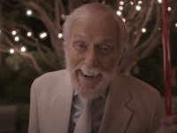 Dick Van Dyke a 98 anni suonati canta e danza nel nuovo videoclip dei Coldplay