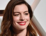 Anne Hathaway protagonista del nuovo thriller sull'intelligenza artificiale diretto da Joseph Gordon-Levitt
