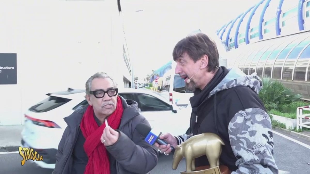 Ballando con le Stelle, Mariotto distrugge il Tapiro e accusa Striscia: "Sono stato aggredito"