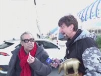 Ballando con le Stelle, Mariotto distrugge il Tapiro e accusa Striscia: 'Sono stato aggredito'