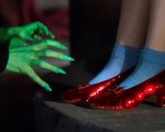 Il Mago di OZ: le scarpette rosse di Dorothy vendute per una cifra record