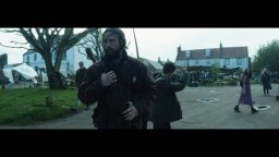 28 Anni Dopo - Trailer italiano dell'horror con Jodie Comer, Aaron Taylor-Johnson e Ralph Fiennes