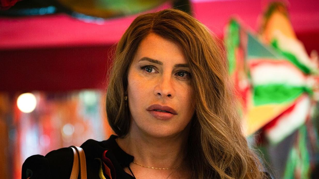 Un primo piano di Karla Sofia Gascon
