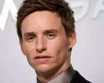 Eddie Redmayne si unisce a Julia Roberts in 'Panic Carefully' per la Warner Bros.