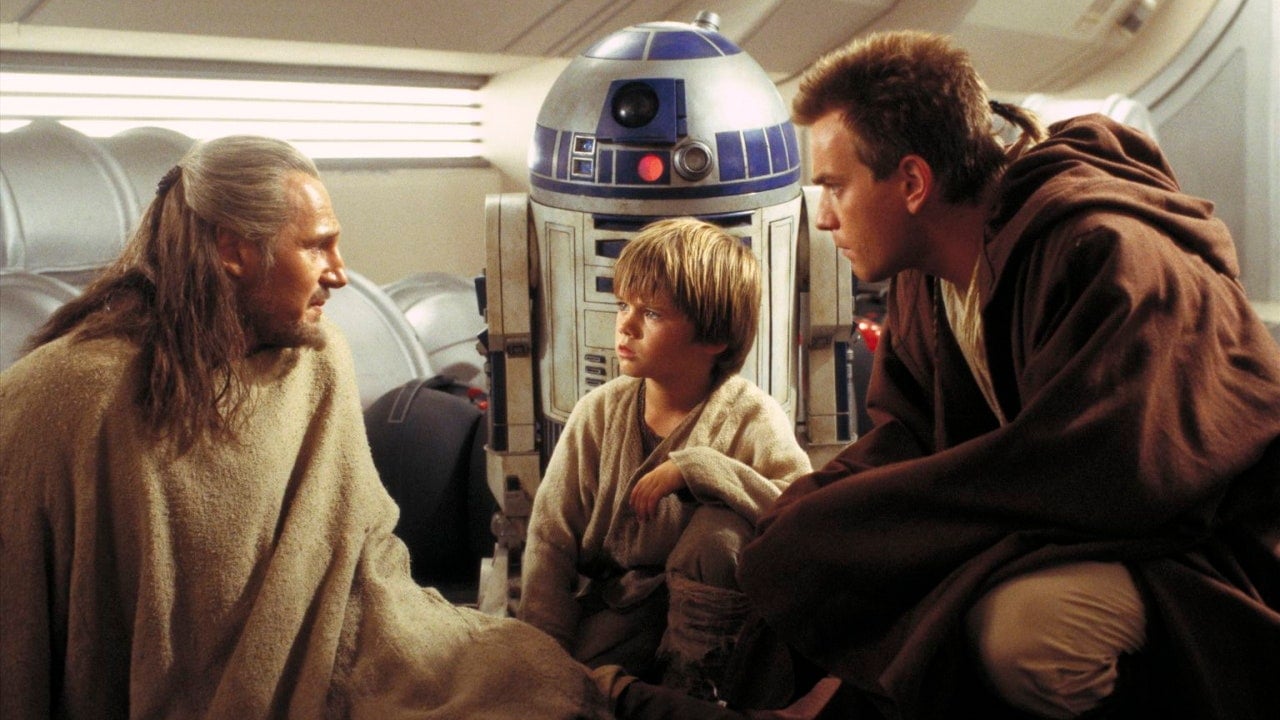 Liam Neeson, Jake Lloyd e Ewan McGregor in Star Wars: La minaccia fantasma