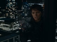Daisy Ridley salva ostaggi sospesa fuori da un grattacielo nel trailer mozzafiato del thriller Cleaner
