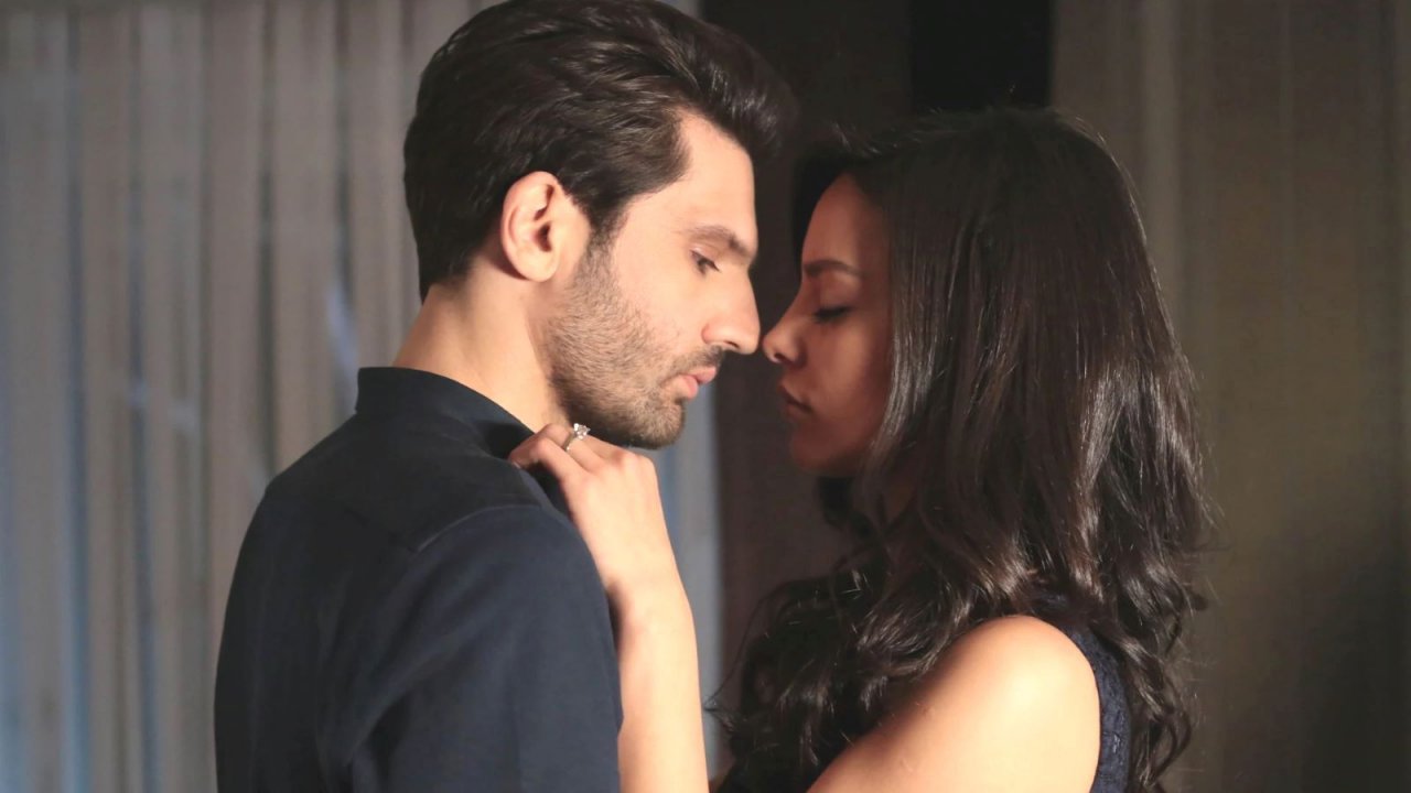 Zeynep ed Emir in una scena della soap Endless Love