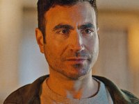 Shrinking 2, intervista a Brett Goldstein: 'Il passato? Bisogna affrontarlo, ma ci vuole coraggio'