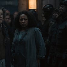 Silo. Harriet Walter e Clare Perkins in una sequenza della seconda stagione della serie.