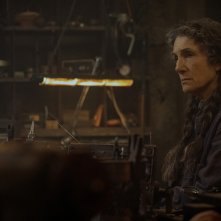 Silo. Harriet Walter in una scena della seconda stagione della serie.